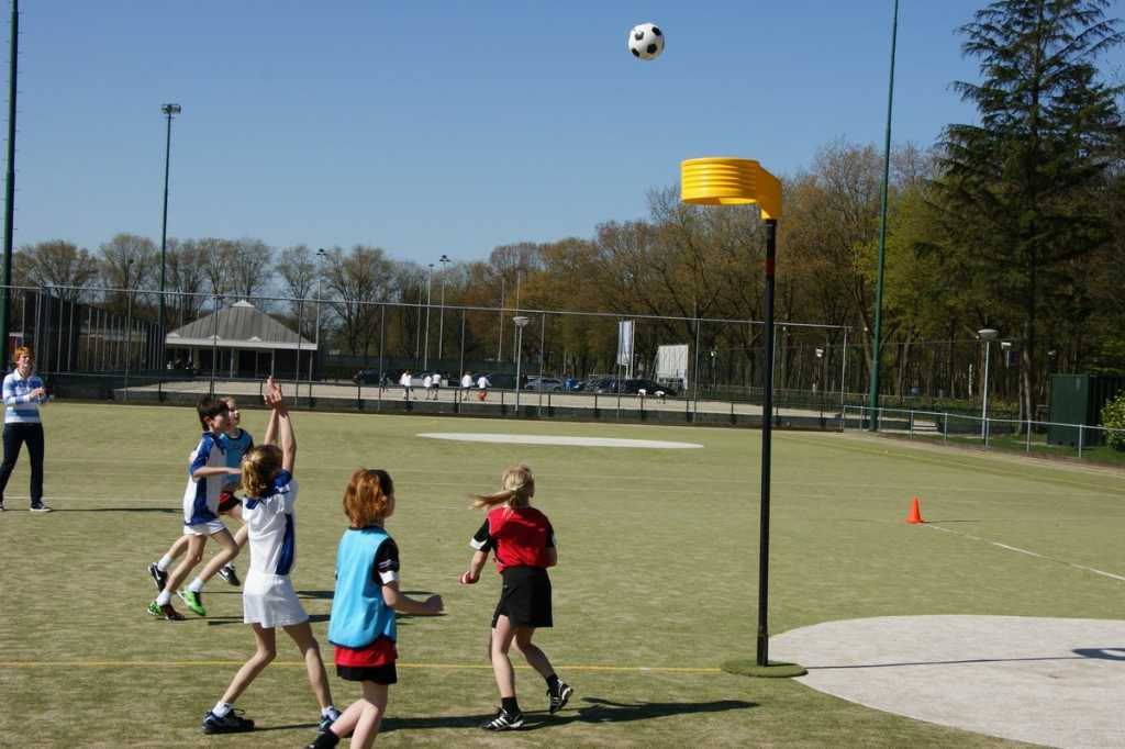 Korfbal E2  17 april 2010 -10.JPG